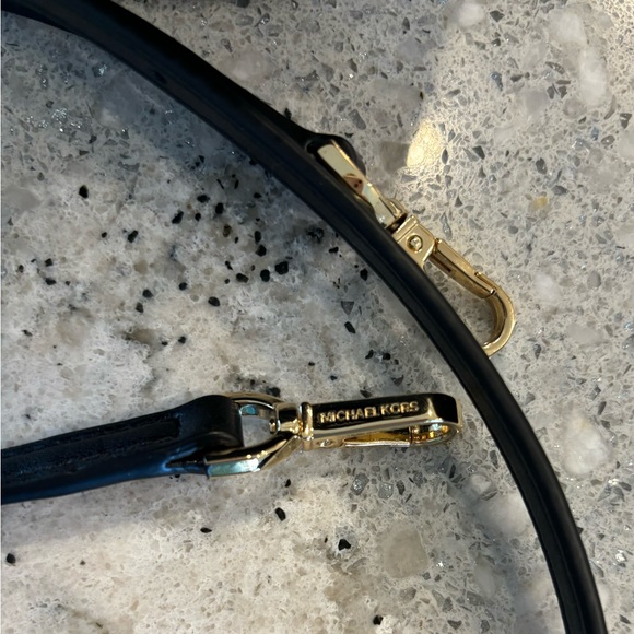 Michael Kors Suri Bucket Crossbody - Picture 4 of 16